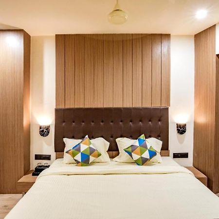 Hotel Nexus Rajkot Exteriör bild