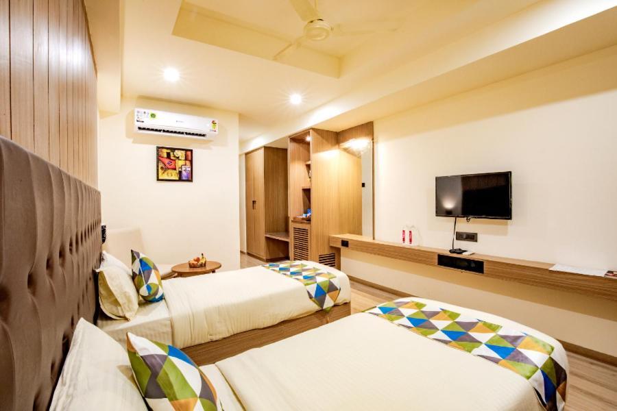 Hotel Nexus Rajkot Exteriör bild
