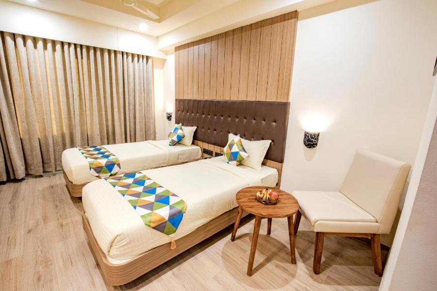 Hotel Nexus Rajkot Exteriör bild