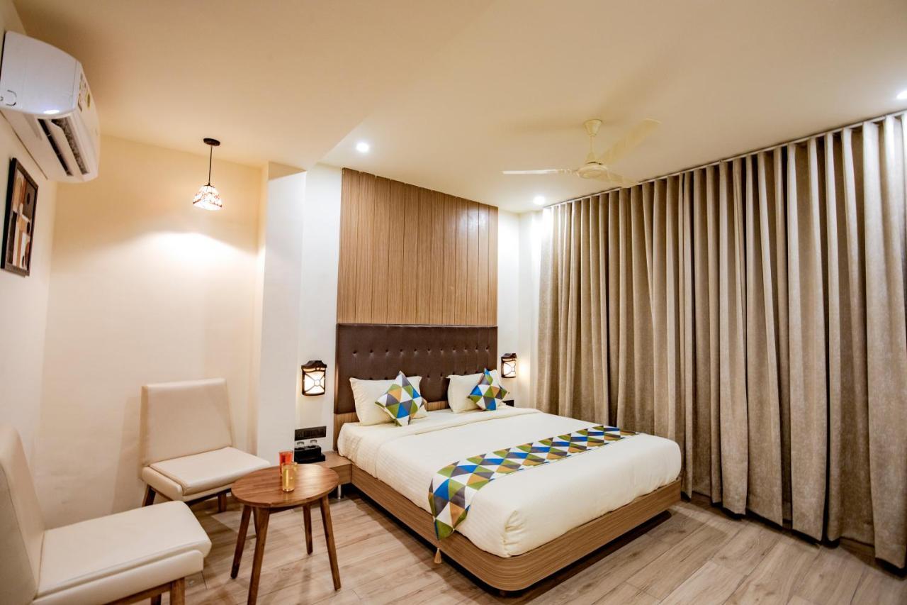 Hotel Nexus Rajkot Exteriör bild