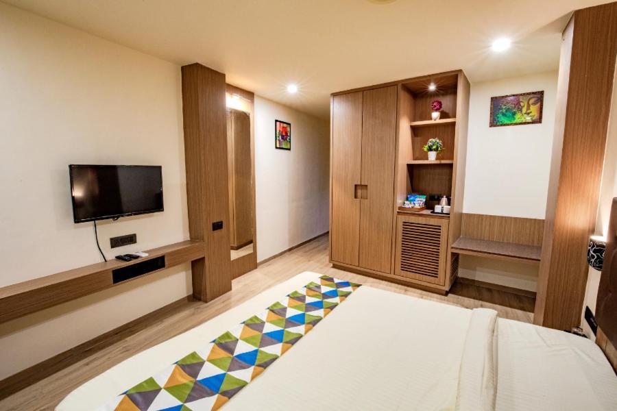 Hotel Nexus Rajkot Exteriör bild