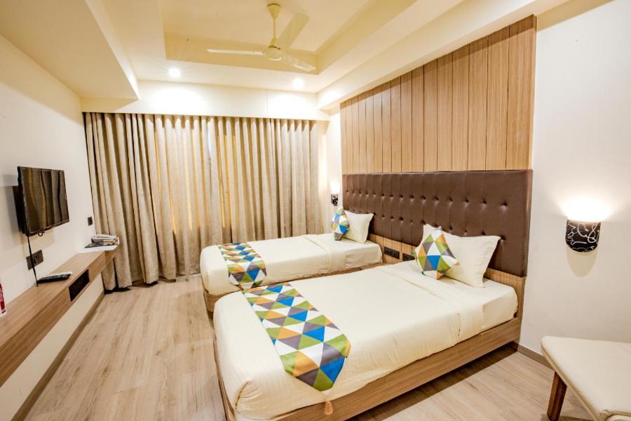 Hotel Nexus Rajkot Exteriör bild