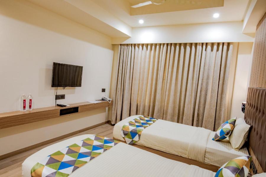 Hotel Nexus Rajkot Exteriör bild