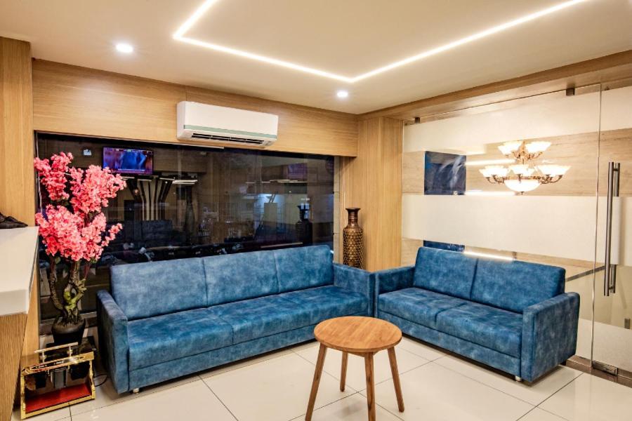 Hotel Nexus Rajkot Exteriör bild