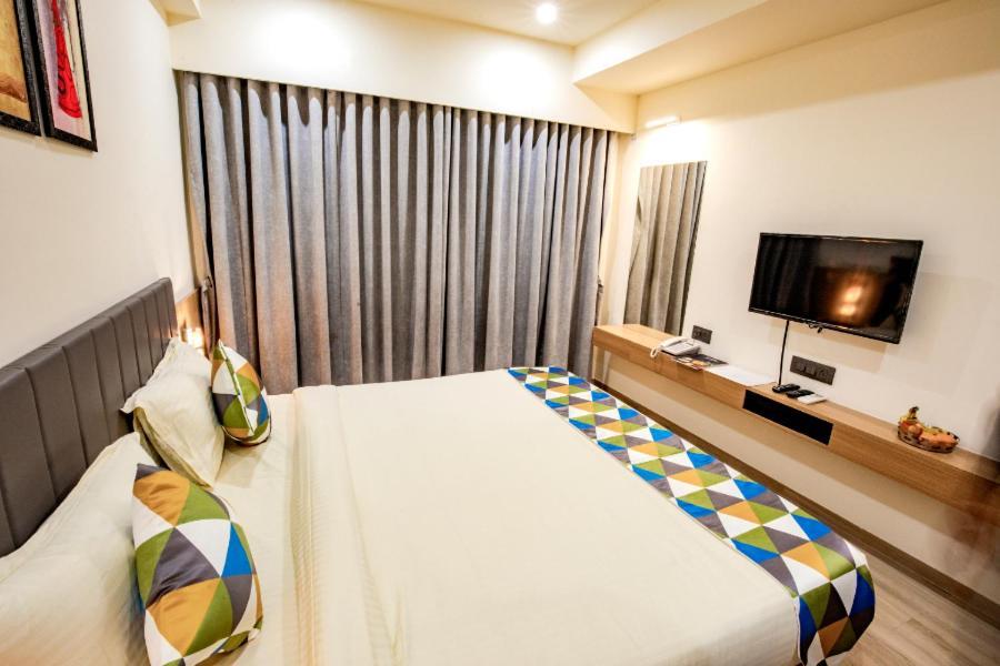 Hotel Nexus Rajkot Exteriör bild